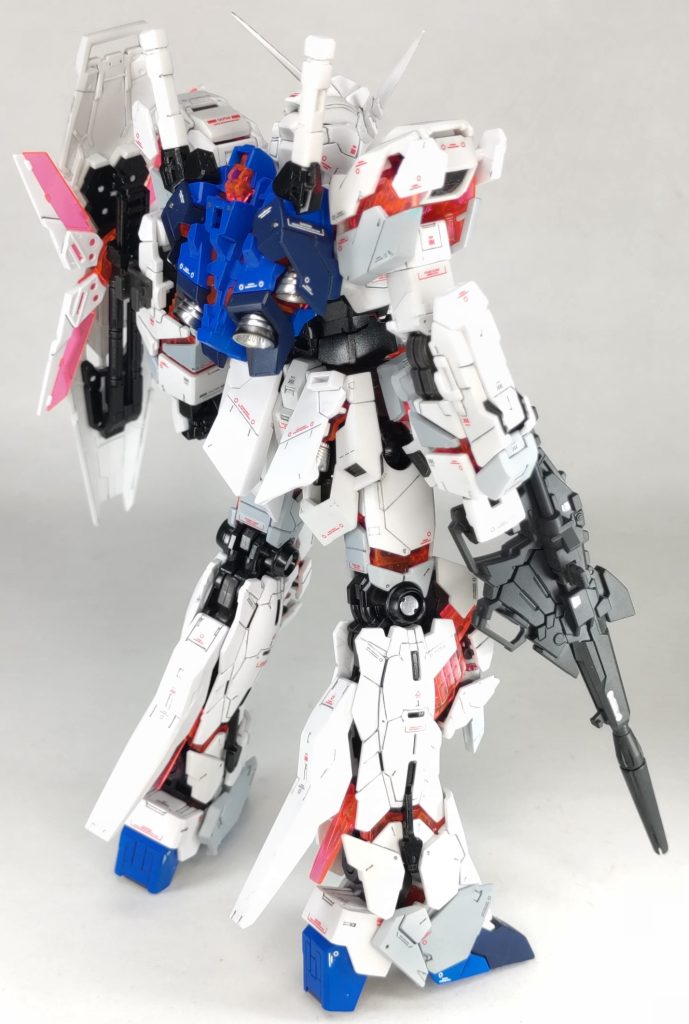 《後ろ姿、良っ！》ユニコーンの後ろ姿は、カッコいいというか･･･最早セクシー？脚部がスラっと長く、足元に向かってブーツカットのようなシルエットになっています。