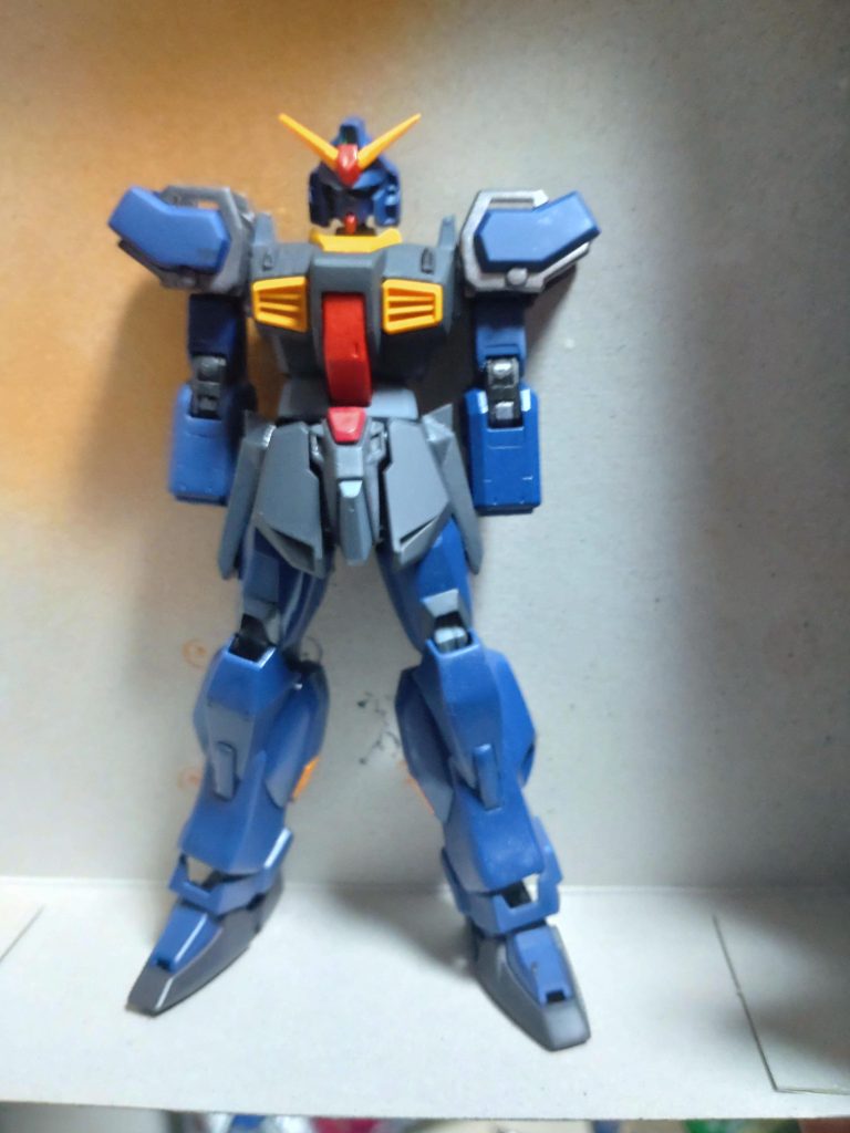 最初はストライクとMk-Ⅱ、ガタイが全然違い過ぎて、合うかな〜?と思い仮組みしてあ、やっちゃったと思い塗装したら、あら不思議意外と収まりいい!となりました。