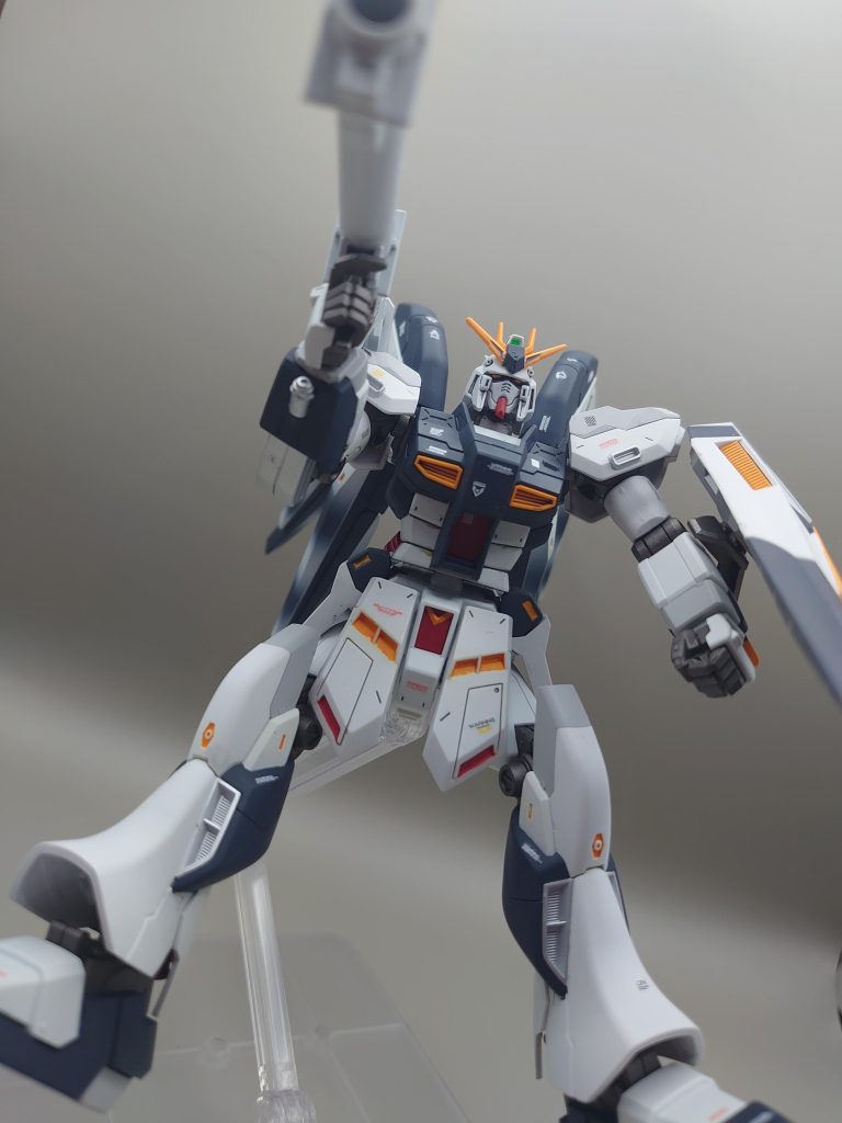 HI-νガンダム νガンダムカラーver.–4枚目/制作者：Leo