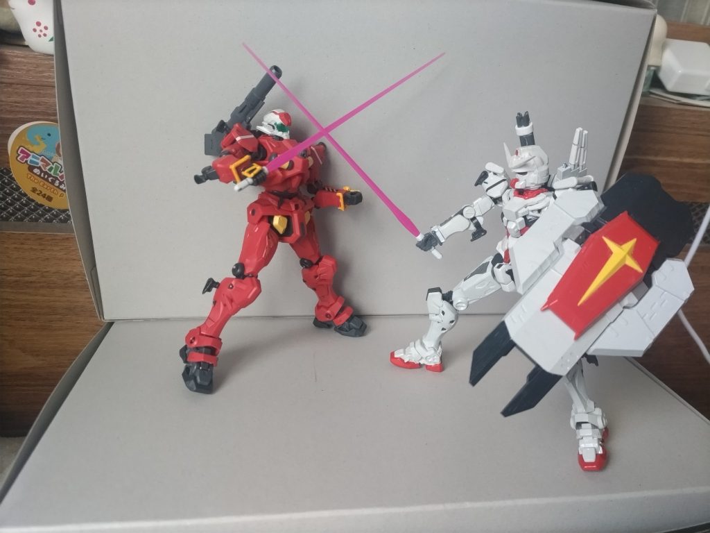 ユーリ「 ソラリ大尉連邦のモビルスーツちょっぱって来てくれや」ソラリ「 おかのした」本編ではジム強奪エピソードですけどGQ世界では軽キャノンが主力なのできっとコイツが強奪されるはず