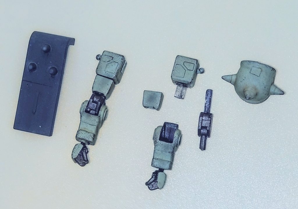 腕部。肩ブロックにプラパイプを仕込んで現在のキットの構成にしてみました。肘関節は最近店頭に見かけなくなったコトブキヤのメカニカルジョイントLを使用しています。シールド・肩アーマーもボールデンアームズ付属の小型ジョイントに交換しました。