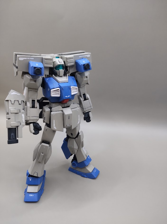 頭部のアンテナがレドームに収まらなかったのでランナーから切り離さずにいたのですが、そのまま廃棄してしまいました・・・