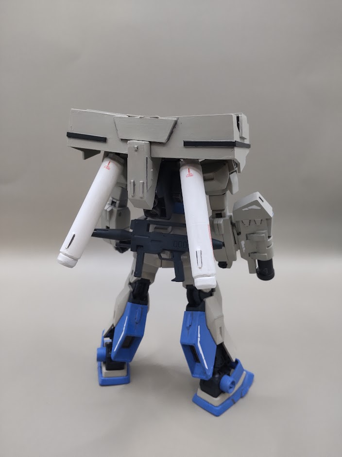 ビームライフルは腰部にネオジム磁石でマウント