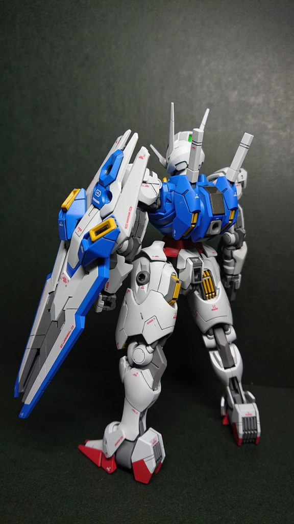 太モモのスミ入れを忘れていました。(;^ω^)&nbsp;ひざ裏のディテール追加でクリアランス取りを忘れていて、可動で塗装がハゲてしましました。( ；∀；)