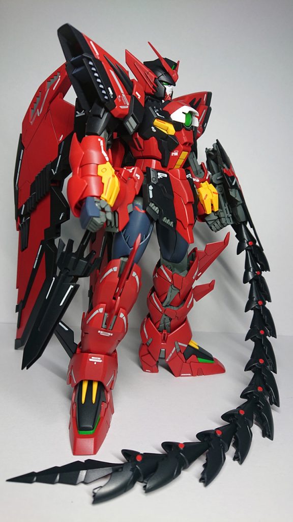 ヒートロッドの赤は筆塗りです。筆塗りが苦手なので、円形に塗のは大変でした。足のつま先の「蛍光グリーン」も筆塗りです。