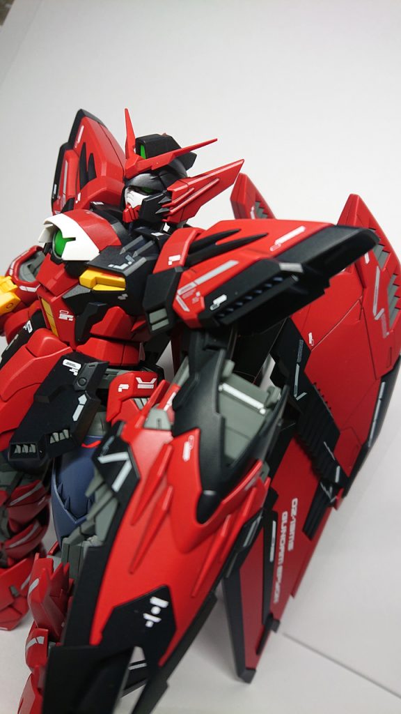 赤と黄色のスミ入れには「ダークブラウン」にしてみました。内部フレームのグレーを「赤」と「青」のどちらの色味を出すか悩みましたが、今回は青にしてみました。