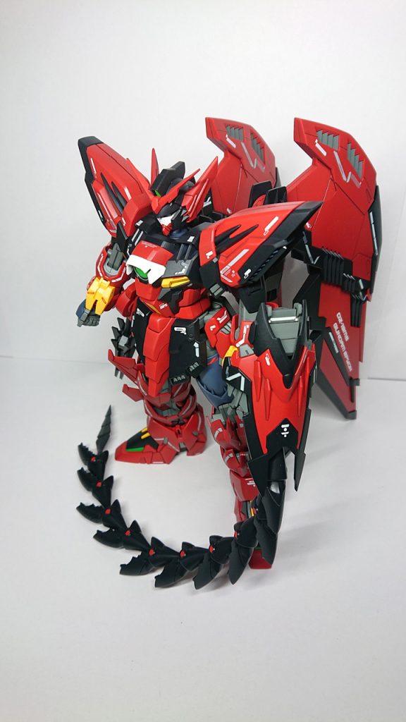 ウィング上部の合わせ目は「Ｖの字」にしてスミ入れ処理にしました。