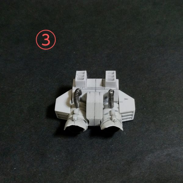 ガンキャノンバックパック製作。いろいろ選定に迷いました💦、意外に同時期の連邦系のMSでは大型のバックパックが無いんですね😭、そこで結局ガンキャノン2の物にしました！資料としては、私のコレクションの旧キットMSVガンキャノン2のを。袋を開封するのが勿体ないので塗装図からスケールアップして寸法をとりました。①の画像で今回も積層プラ板削り出しで製作しました。②の画像でバーニアとスプリングを市販品のを使用。塗装の時に楽なように軸を付けて分割式にしました。③の画像で本体のサイズに合わせて少し各部の寸法を調整しました。これで装備関係の製作を終わらせて、次回よりスジ彫り加工になります🙏（6枚目）