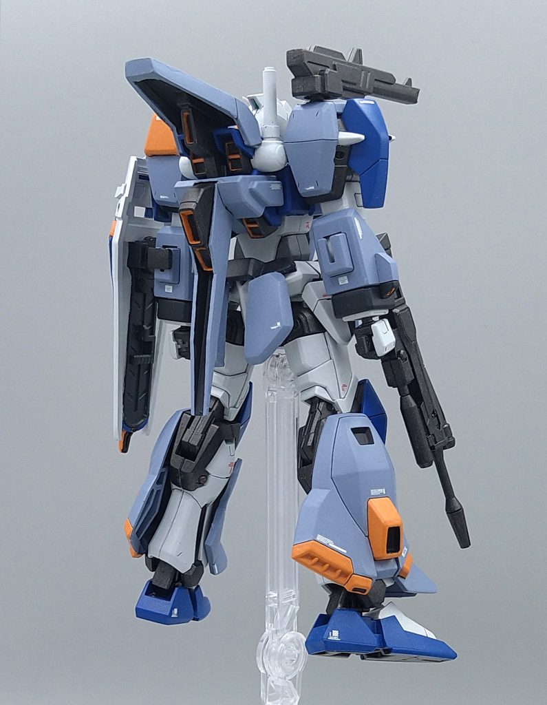 当初はデュエルブリッツの素体のデュエルに、アサルトシュラウドを取り付けようと思っていたのですが、プロポーション調整が上手くいかず、それならHGデュエルを軸にしてみよう…ということで今の形になりました。