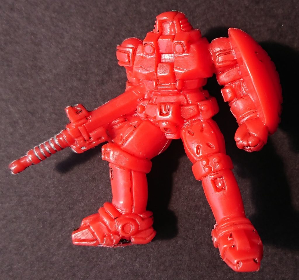 食玩『ガンダムセレクト』のリーオーです。遊びで塗った塗装を落としたところ。約4cmの塩ビキットです。