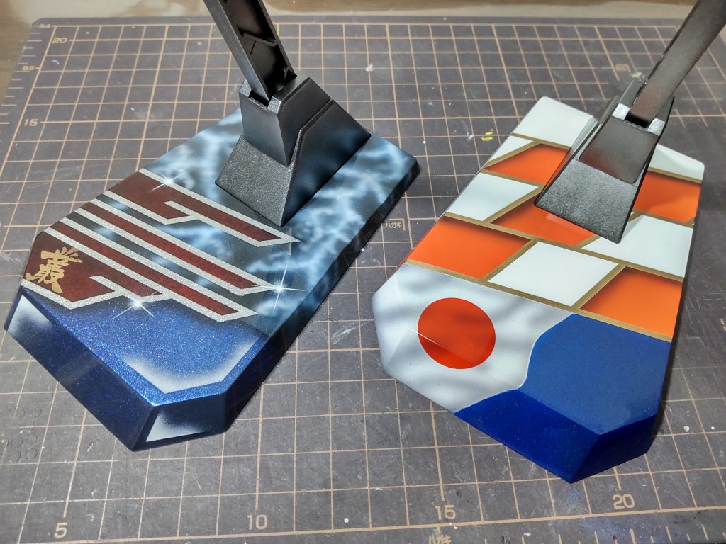 最近はYouTubeでヘルメットのカスタムペイントの動画を見て「これはやってみたい!」とアクションベースに塗装しています。実はこれが今回一番時間が掛かった部分ですね。