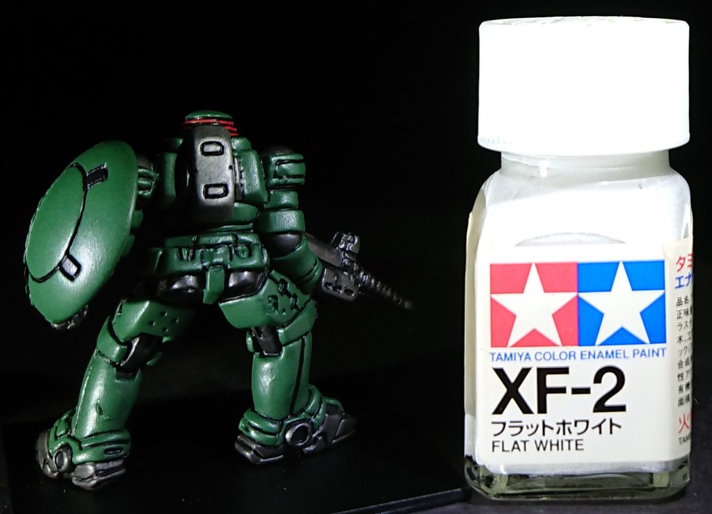 背中の突起物は1話で見られたパラシュートユニットでしょうか。