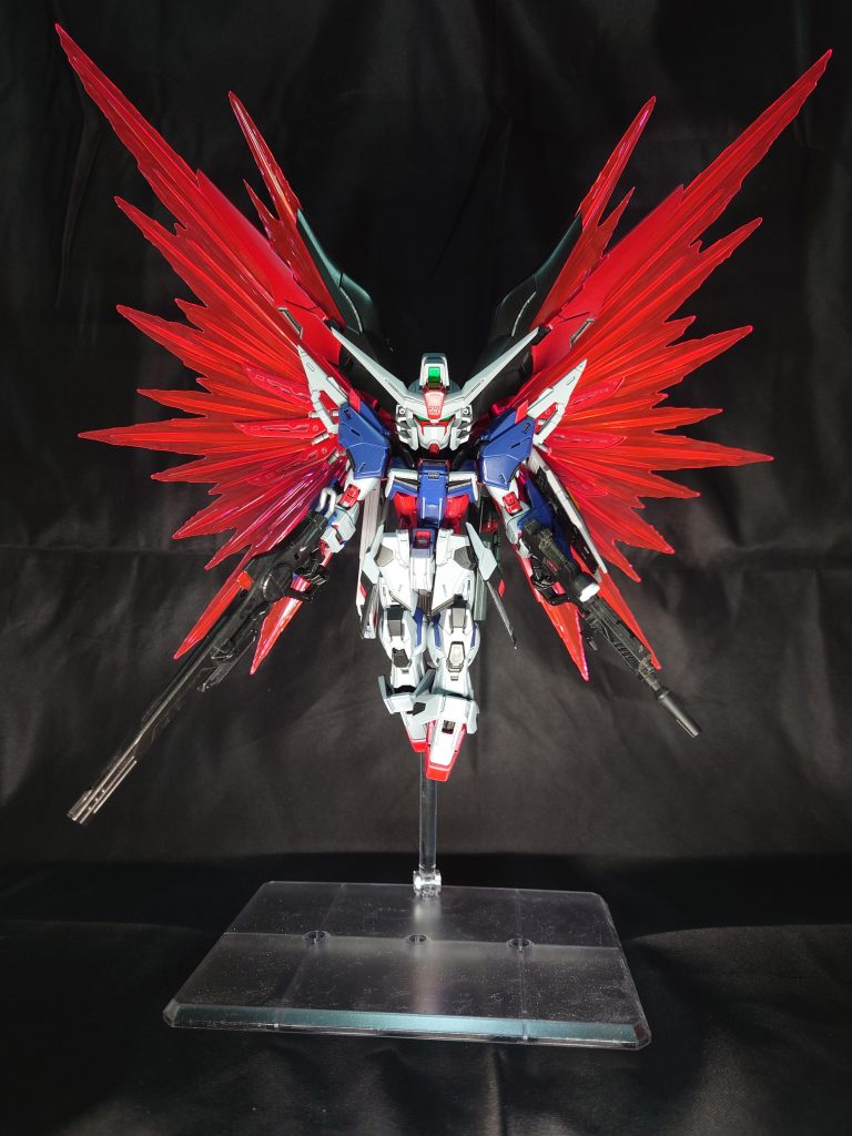 灰の身体に深紅の翼–2枚目/制作者：C3