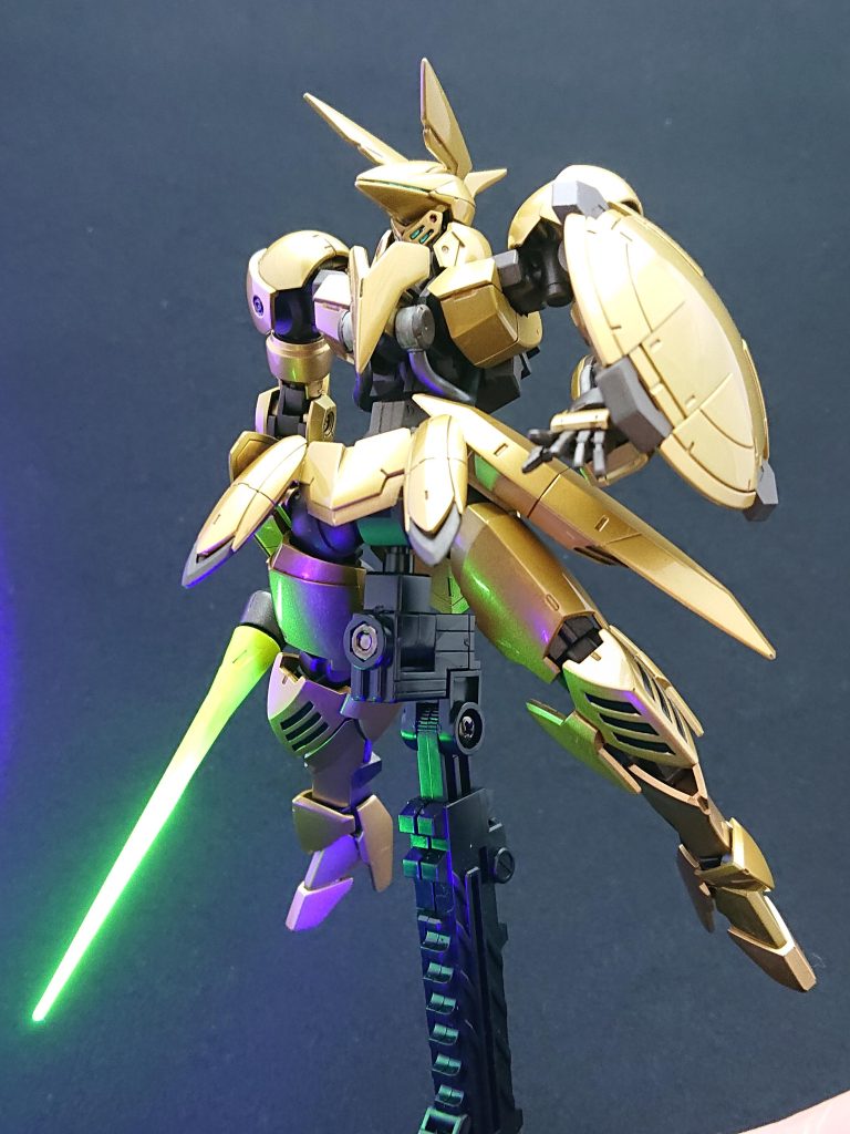 塗装には蛍光イエローを使用しました。UVライトで光らせていますが周りが紫に光るのが難点