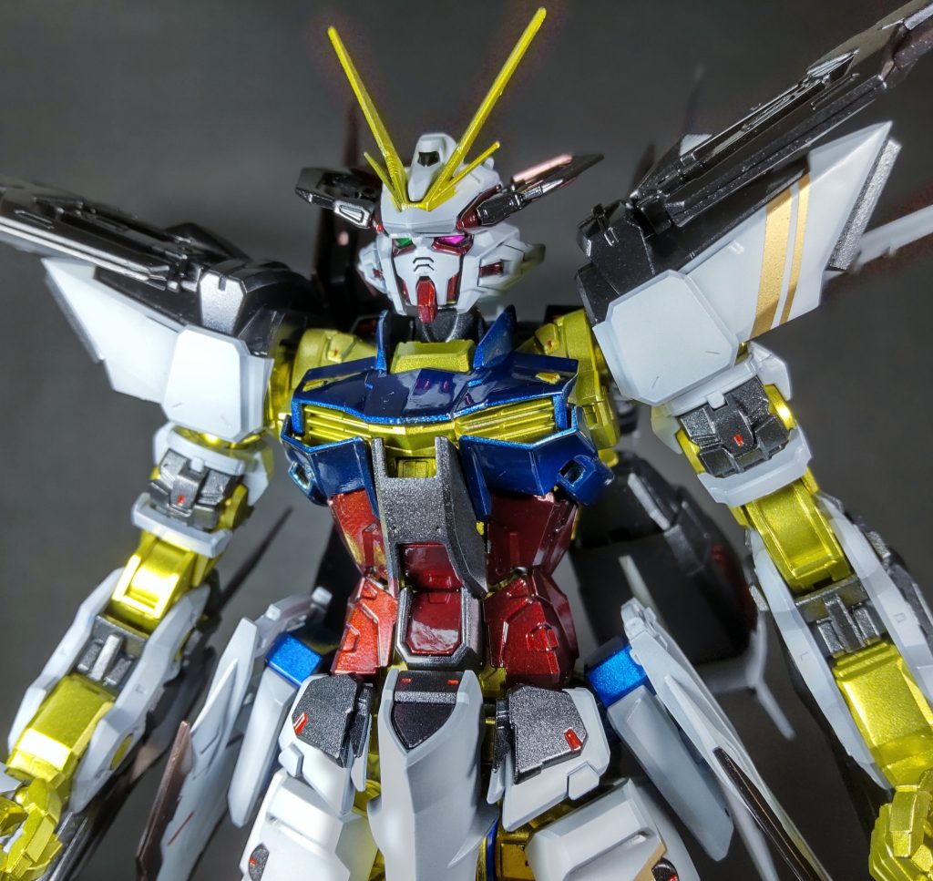 思い付きでツインアイを塗分けてオッドアイにしてみましたが、、、うーんどうでしょう?、、