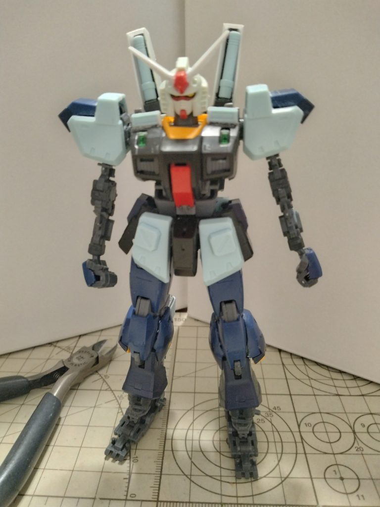 ビフォーRGのMk-Ⅱをベースに、HGジム・カスタムからのパーツ移植です。