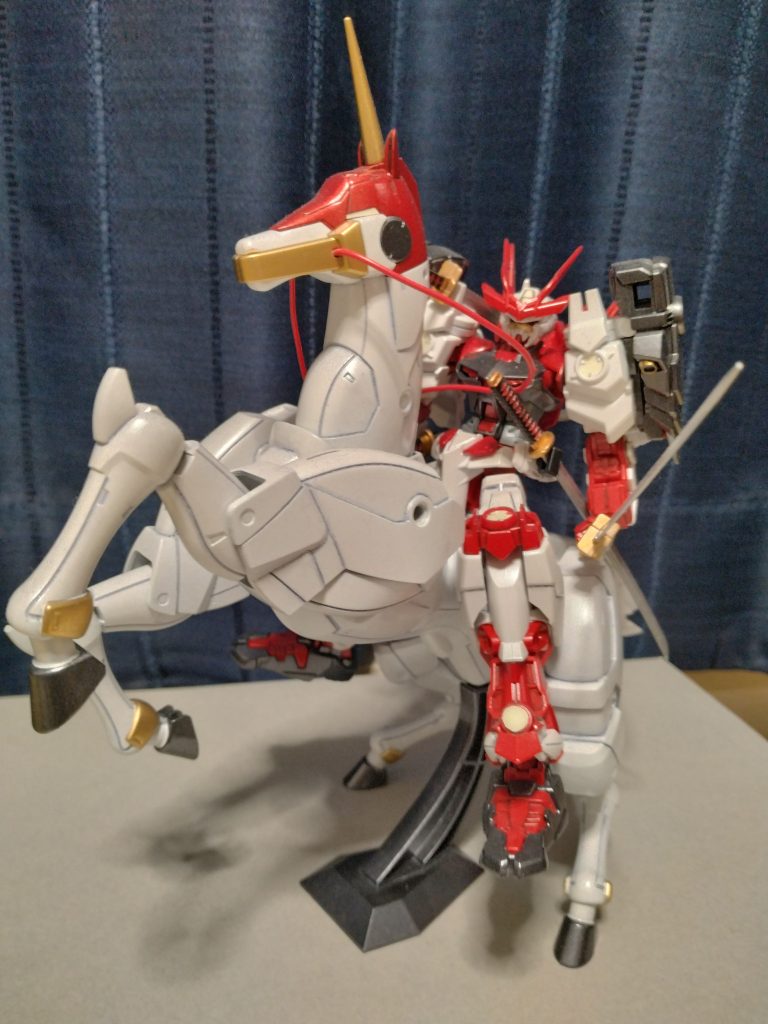 MGだとクリアパーツの所がHGだとシールだったので、お気に入りの蓄光テープに貼り替えました。