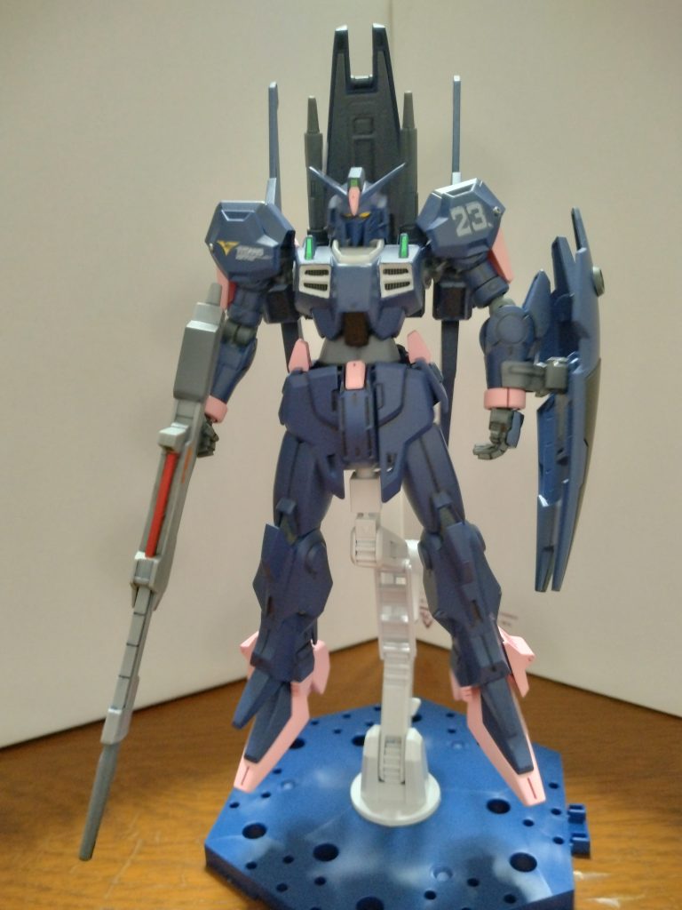 ギリ自立出来てたのですが、シュツルム・ブースターを増設したらかなり不安定になり、スタンド必須となりましたｗ