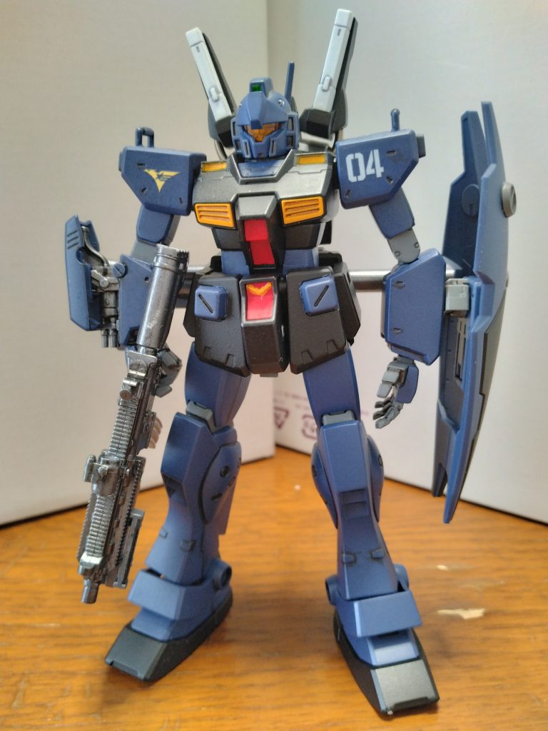 アフター腰ブロックの2mm延長で長身化腰のV字エンブレムの黄色以外はスプレー塗装