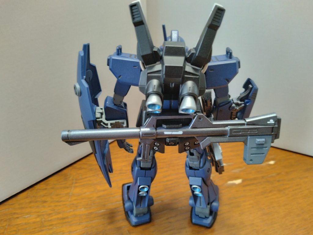 「後部ラッチにバズーカを持っていた」