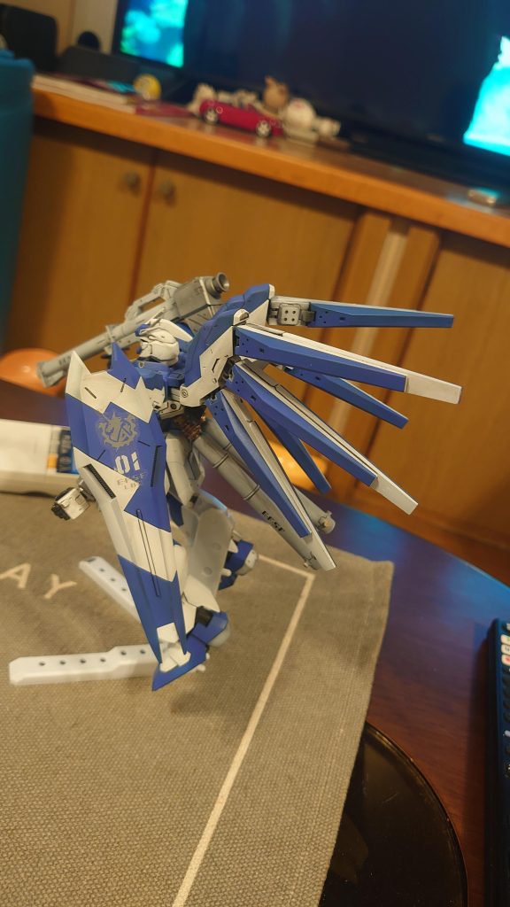 HGUC 1/144 Hi-νガンダム–4枚目/制作者：かっちゃん