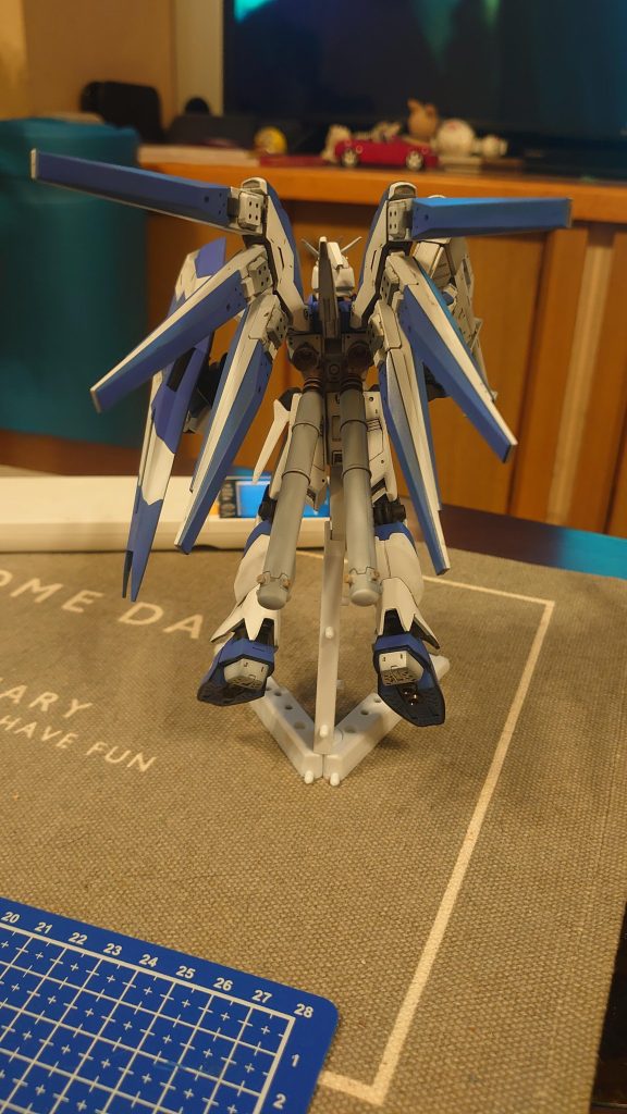 HGUC 1/144 Hi-νガンダム–5枚目/制作者：かっちゃん