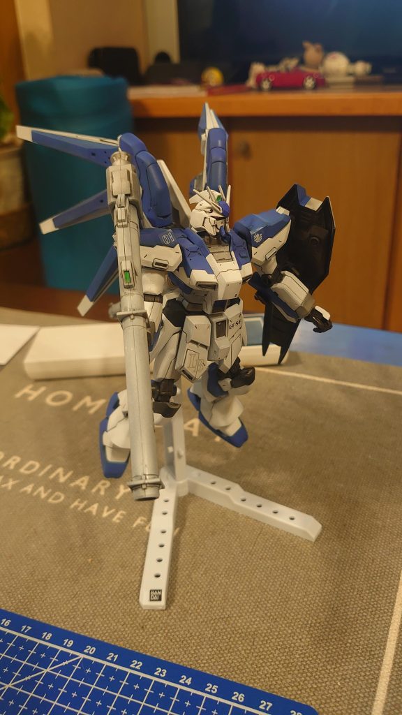 HGUC 1/144 Hi-νガンダム–3枚目/制作者：かっちゃん