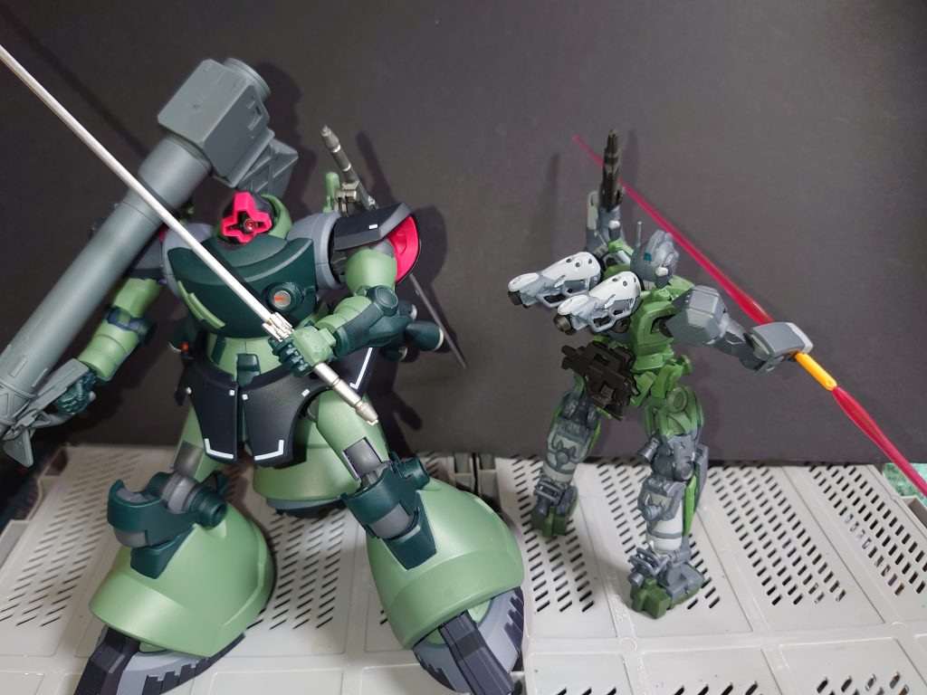 前後から。ゲルググは結構宇宙世紀そのままの配色っぽくて驚きました。いや、なんか、イメージがさ・・・ 最後まで見て頂き、ありがとうございました。