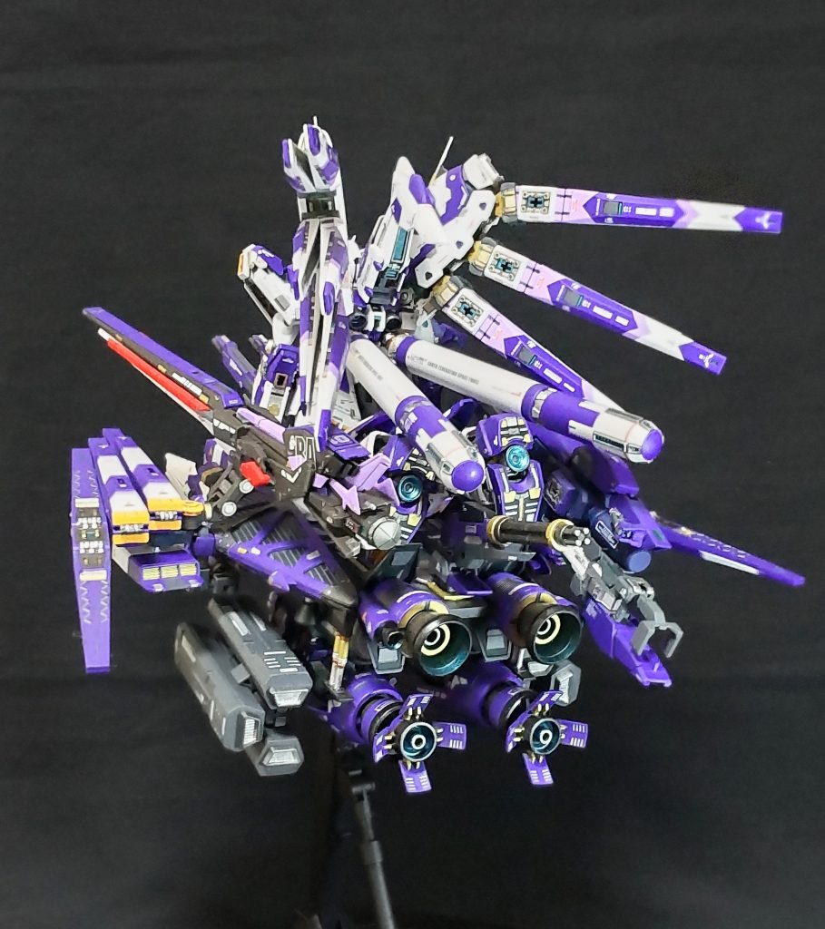 後方、追加のバーニアで更に高速航行が可能😄。ごちゃごちゃして何がなんやら😅。