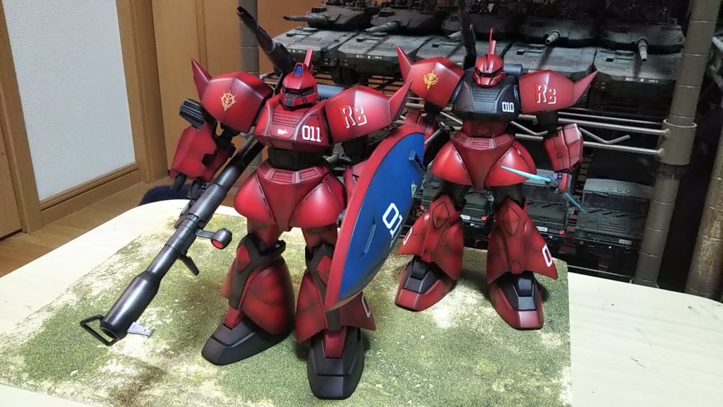 先日好評いただきましたMGゲルググver1.0（キャノン装備）（ジョニー・ライデン少佐機010番機）と並べてみた