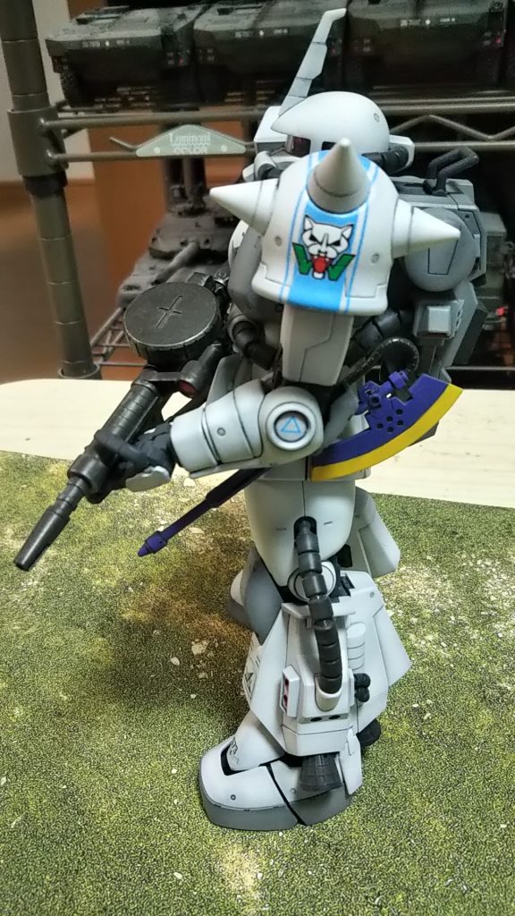 右側面、白いです