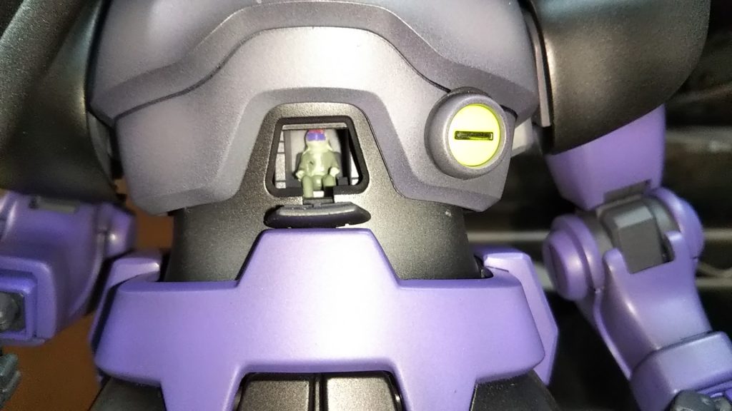 このキットにはパイロット（ジオン軍一般兵）がついております💦