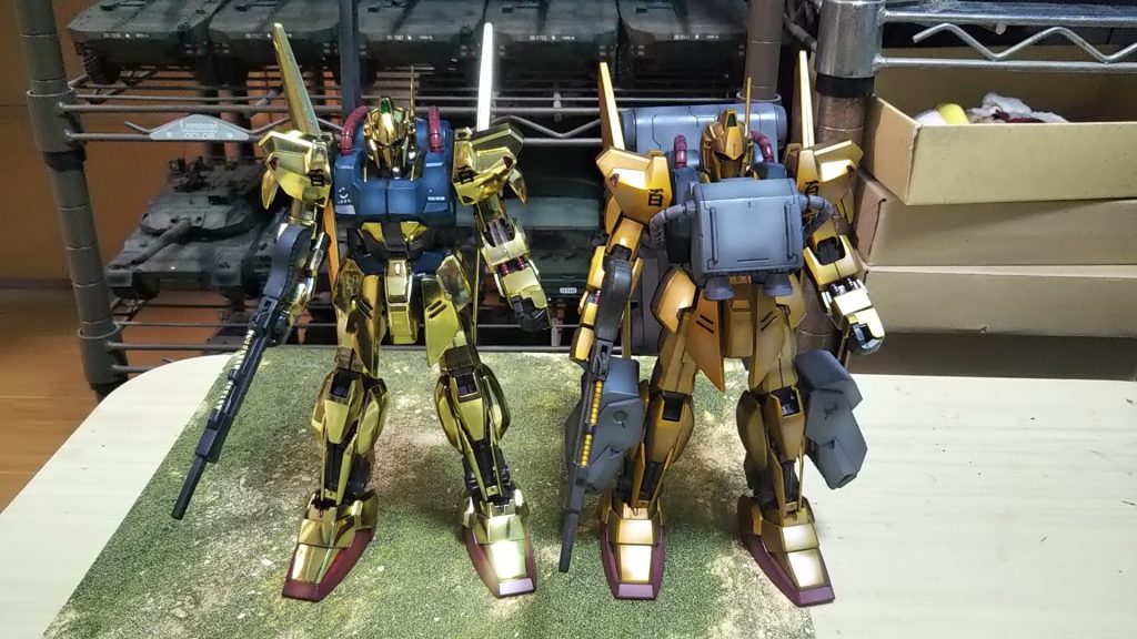 バリュート仕様と並べてみたあなたの百式メッキですか?黄色ですか?コメントに💦