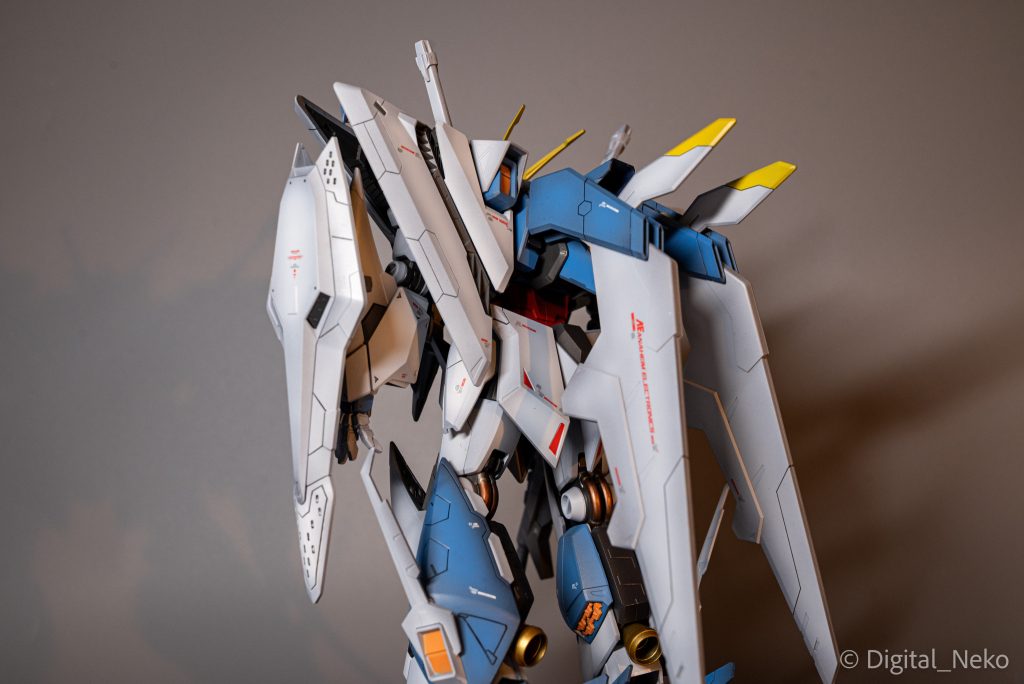 クスィーガンダム(HG)完成|ガンメタ下地×淡色仕上げ–4枚目/制作者:Digital_Neko