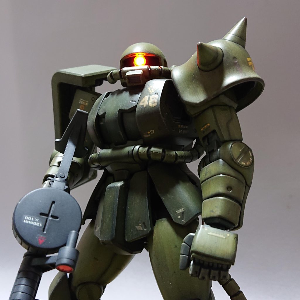 ＭＧサイズになると面が単調になるといけないのでスジボリしたりがオーソドックスですが苦手なので雨垂れ表現（ストレーキング）で各面を汚れで表現しました。