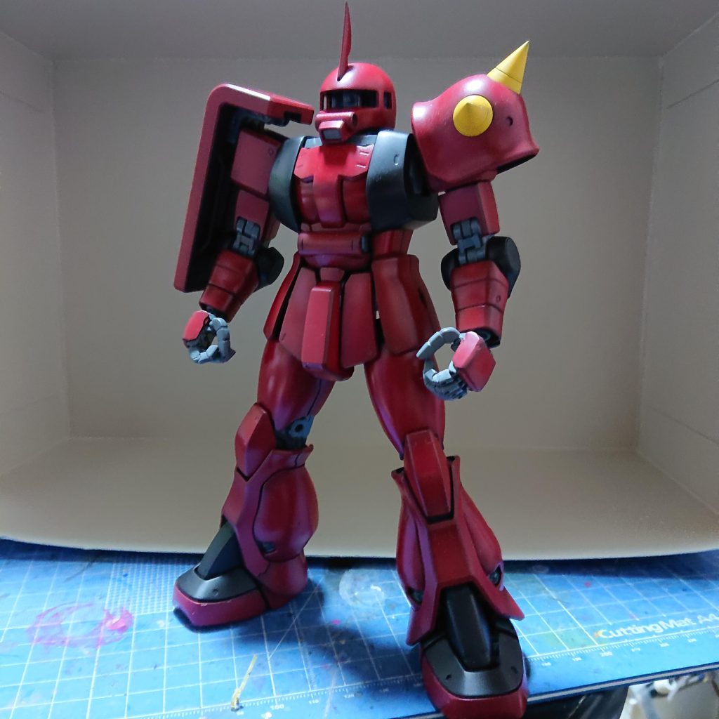 塗装後の仮組です。削ってわざわざ尖らせたスパイクが気に入らずこの後、ビルダーズパーツをキャラクターイエローに塗装して交換しました。動力パイプが無いと華奢な感じです。