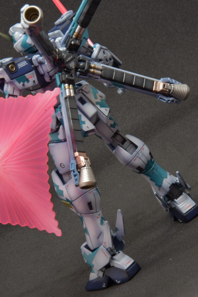 全身左後ろから。