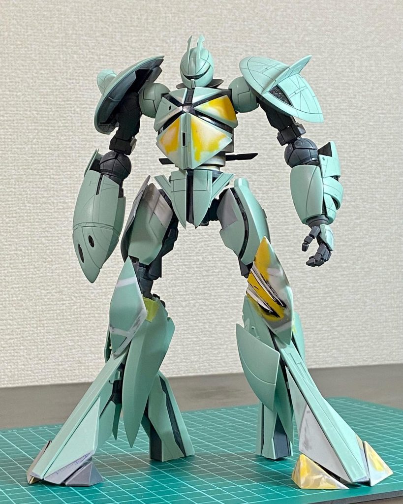 アニメ設定準拠のキット形状を、デザイナー準拠の形状に改修。自身初の徹底改修とも言える工作でしたので思い入れがありますね😊