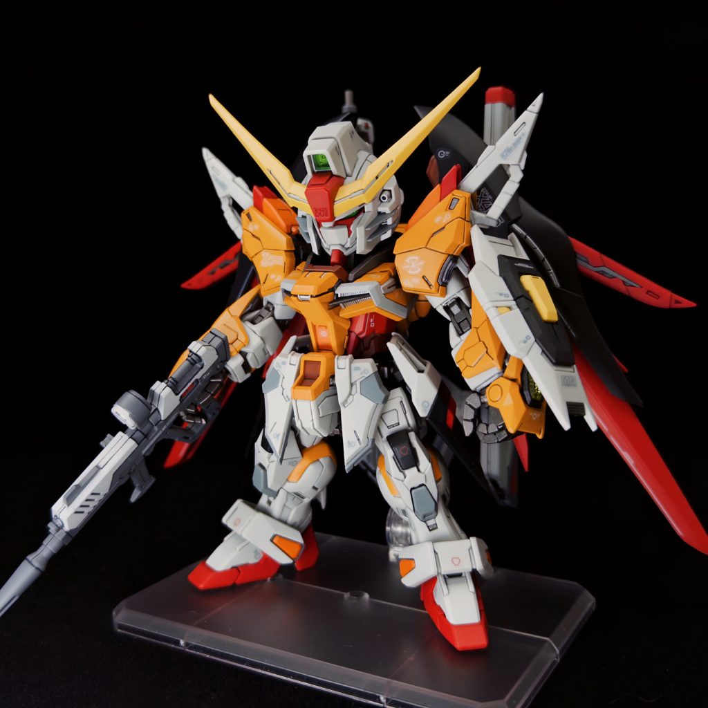 公式にハイネ専用デスティニーが出ていますが、それとは別にザクやグフのカラーをイメージして差別化してみました。またレッドとオレンジはメタルビルド版を参考に2色塗り分けしてしています。