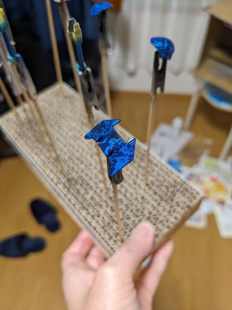 ラップ塗装我ながらいい感じに、仕上がったと思います。小さいパーツのほうが塗りやすいですね。