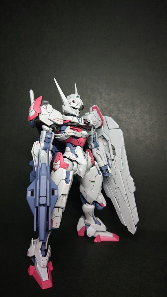 シールドの裏はデカール不足で貼れませんでした。