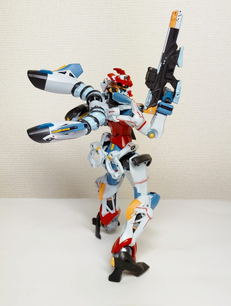 GQuuuuuuXのコアファイター部ブースターの造形が、なぜか一部省略されてる。シール表現するつもりが忘れてるのか・・・？。アニメ制作時に付け加えられたのか・・・？。技術が無いのでまっさらのままである。