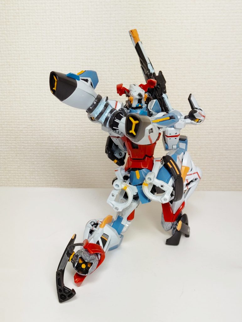 足の造形がフレームのみの簡略形なので色んなポーズができる。主人公が女の子なのでヒールっぽい側なのか？