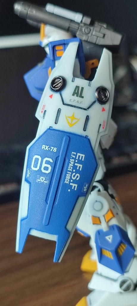 地味に一番苦戦したのがシールドの塗装で、ガンダムマーカーのSEEDブルーの塗装にえらい苦労しました…