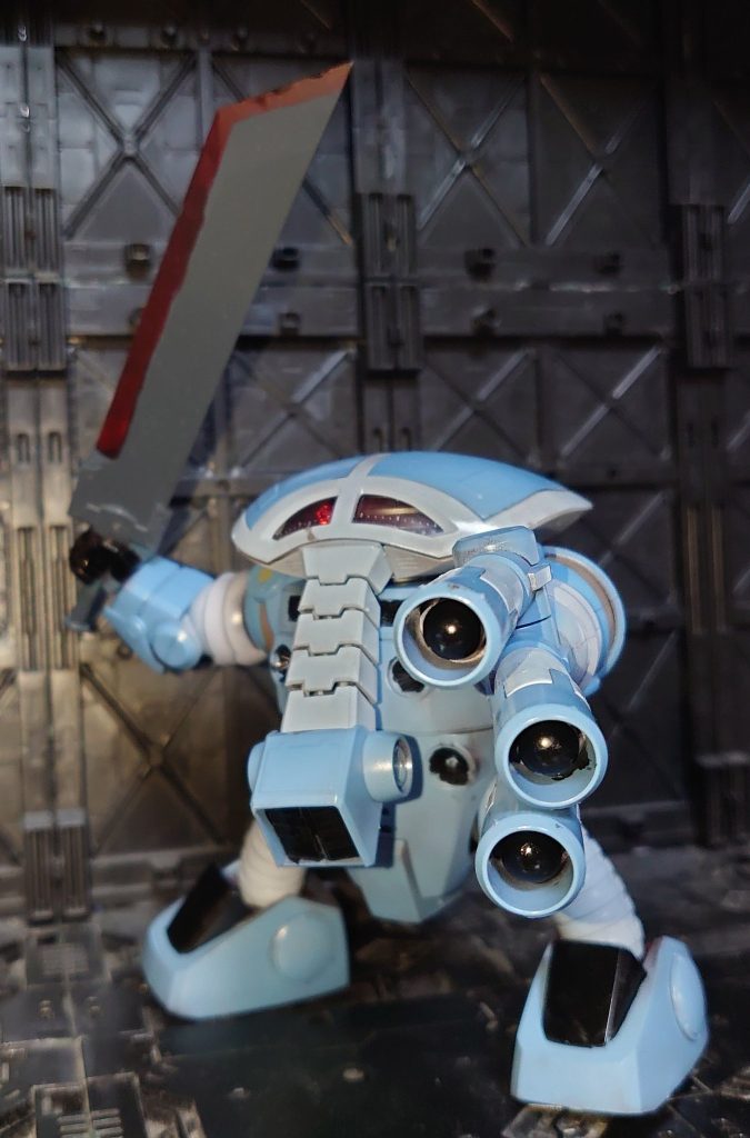 市販のと違い腕は大型ロケット装備