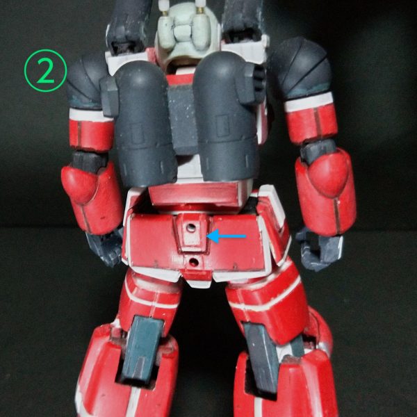 ガンキャノン武装製作その2オマケ😊やはりせっかくでっかくて長い武装を作ったので、腰にマウントしたいと思いプラ板でマウントラックを作りました。①の画像でレールキャノンが結構重いので頑丈なのにしました。②の矢印のところに汎用ハードポイントを作り取付けられるように🤣（5枚目）