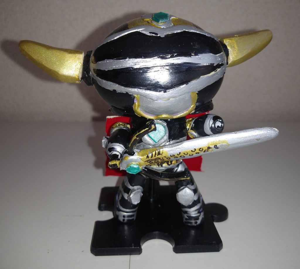 「ギンガマン」黒騎士ヒュウガ、正面。額、胸、武器▪ブルライアット　ソードモードの緑部分は、ダイバーギアのクリア部分のネームタグ、角は、エポキシパテで作成し、別パーツとし、後付け。&nbsp;武器▪ブルライアット　ソードモード本体は、ランナーにエポキシパテで製作。