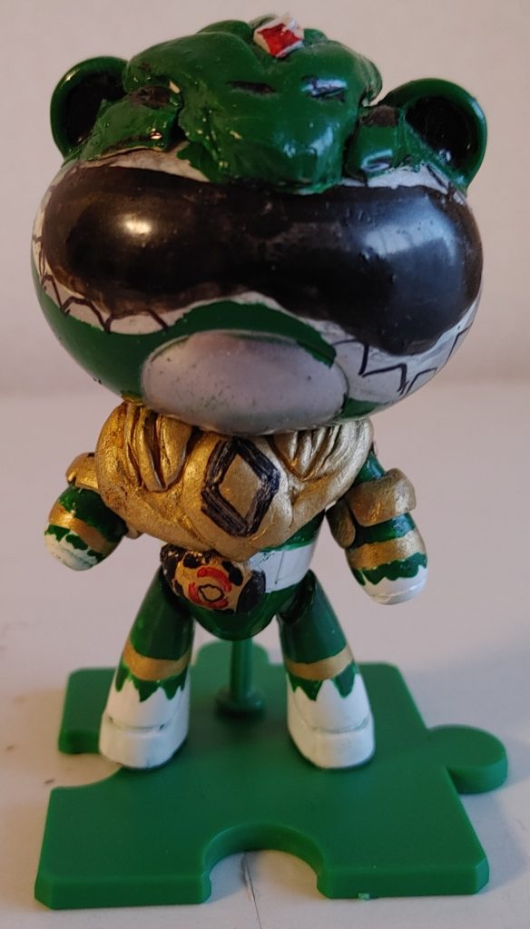 「恐竜戦隊ジュウレンジャー」より、スーパー戦隊史上初追加戦士、ドラゴンレンジャー正面。&nbsp;追記。胸のドラゴンアーマーは、エポキシパテ製で、両面テープで取り付け。製作当時は、弟▪ティラノレンジャーを製作しても可。とも思っていました。