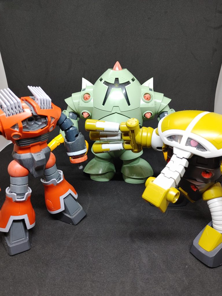 さて、昨年末は運良くいろいろなモデルをGETできました。某中古ショップにてゾゴック、ジュアッグの組立て済みジァンク品の程度いいものをGET❗そして、何よりゾック‼️ゾックをついにGETすることができました✌️やはり某中古ショップにて箱、説明書付き組立て済みジァンク品が定価＋プレ値(数百円)で売っていたのをコレを逃したら一生出会えない気がしたので意を決して購入しました。(普段は定価より高いモノにはあまり手を出さないですが)毎日ニヤニヤしながら眺めております。しばらくパチ組のままで眺めていようと思っています。🙌