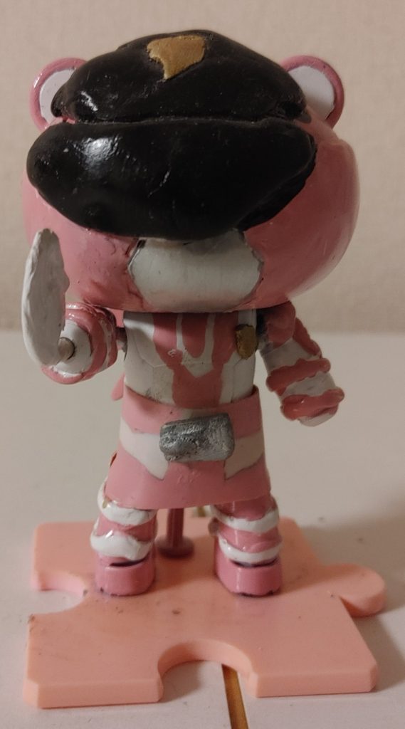 そして、敬礼用の左手も、